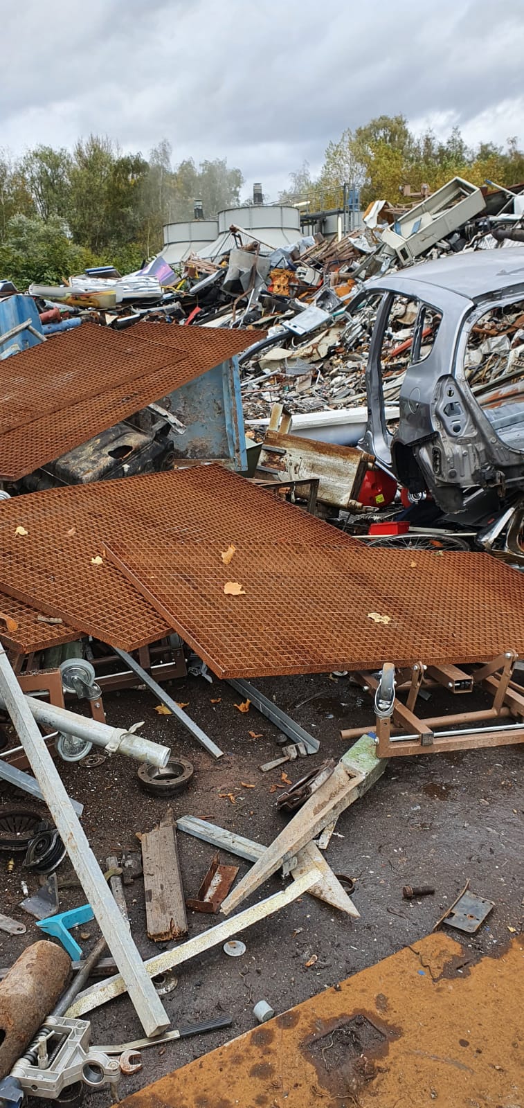 Schrottabholung in Minden: Rohstoff Metall wiederverwertbar entsorgen